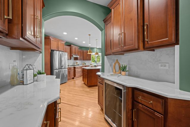 402 Deerfield Drive, Oswego, IL 60543