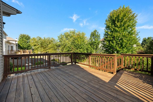 402 Deerfield Drive, Oswego, IL 60543