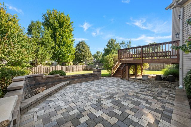 402 Deerfield Drive, Oswego, IL 60543