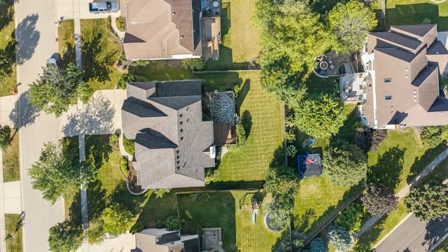 402 Deerfield Drive, Oswego, IL 60543