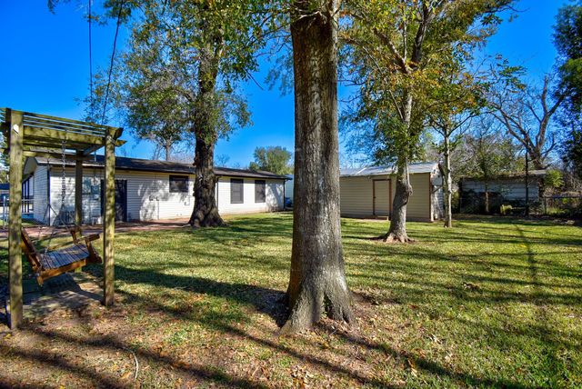 808 Akers Street, Angleton, TX 77515