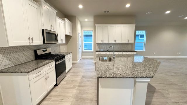 10625 ZIRCON Lane, Fort Worth, TX 76036