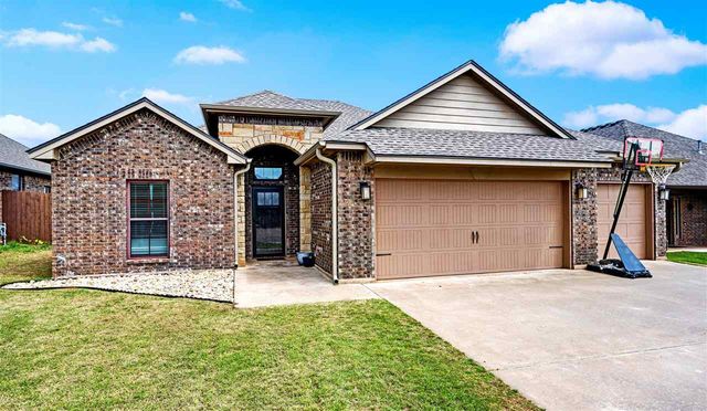 1504 Stonehouse Dr, Elgin, OK 73538