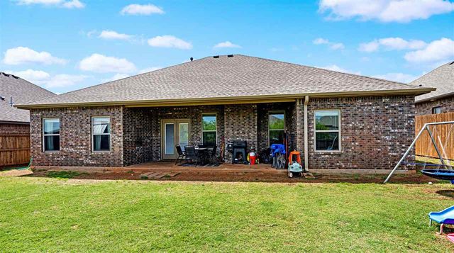 1504 Stonehouse Dr, Elgin, OK 73538