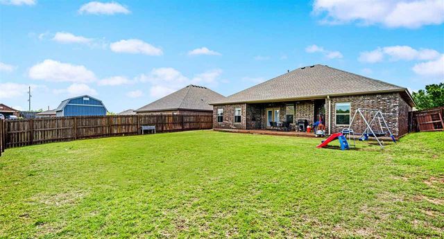 1504 Stonehouse Dr, Elgin, OK 73538