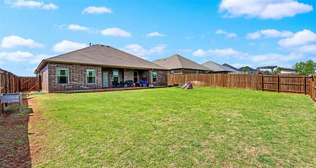 1504 Stonehouse Dr, Elgin, OK 73538