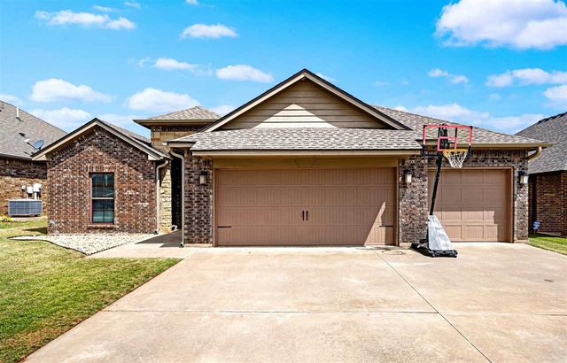 1504 Stonehouse Dr, Elgin, OK 73538