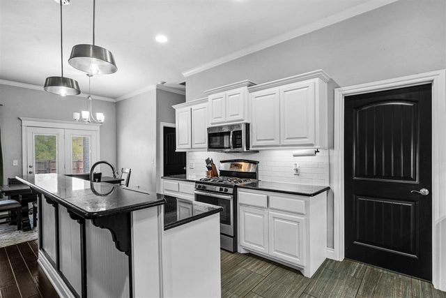 1504 Stonehouse Dr, Elgin, OK 73538