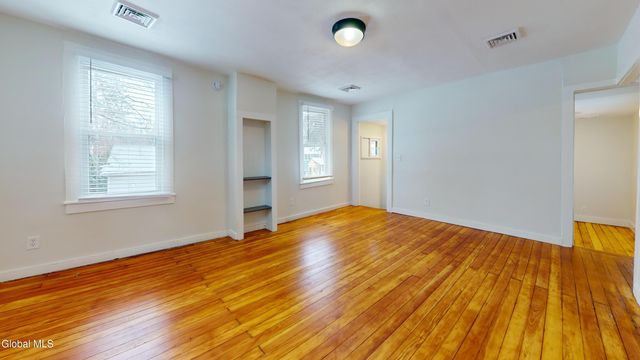 58 Lincoln Avenue, Saratoga Springs, NY 12866