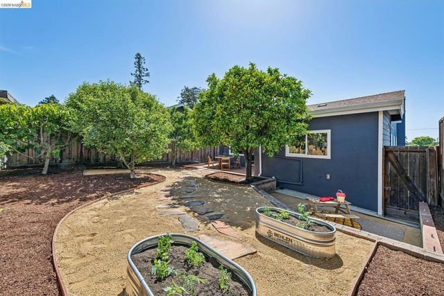 4024 Elston Ave, Oakland, CA 94602