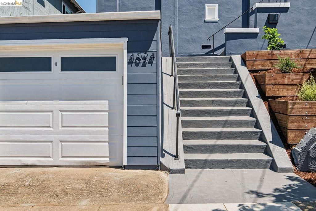 Image 2 of property listing at 4024 Elston Ave, Oakland, CA 94602