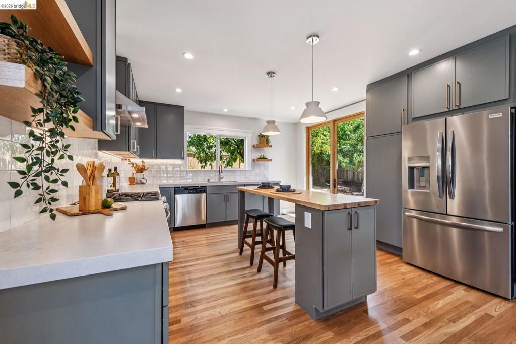 Image 21 of property listing at 4024 Elston Ave, Oakland, CA 94602