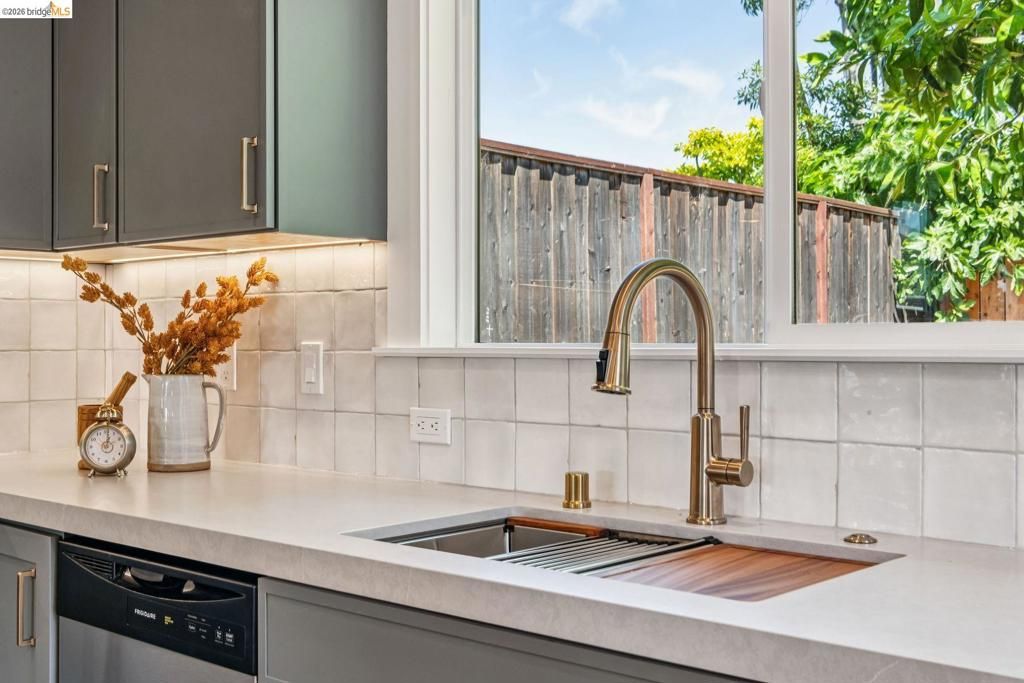 Image 24 of property listing at 4024 Elston Ave, Oakland, CA 94602