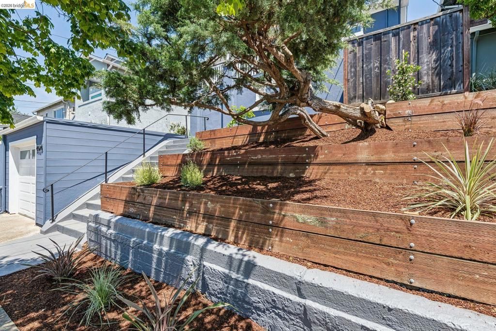 Image 3 of property listing at 4024 Elston Ave, Oakland, CA 94602