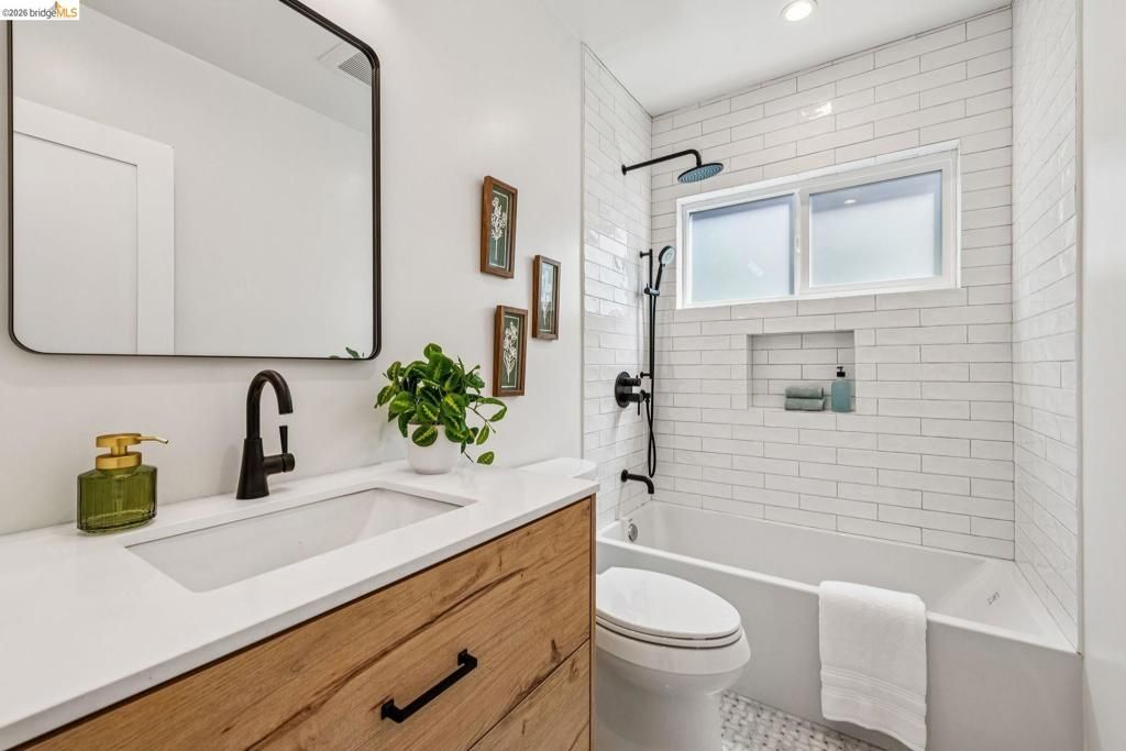 Image 36 of property listing at 4024 Elston Ave, Oakland, CA 94602