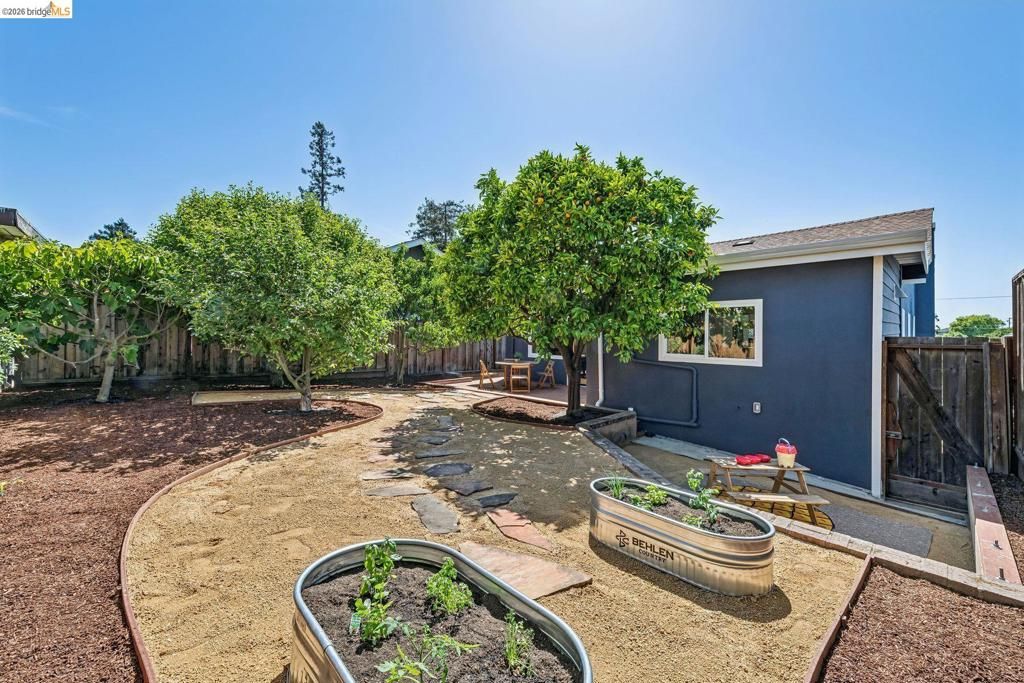 Image 49 of property listing at 4024 Elston Ave, Oakland, CA 94602