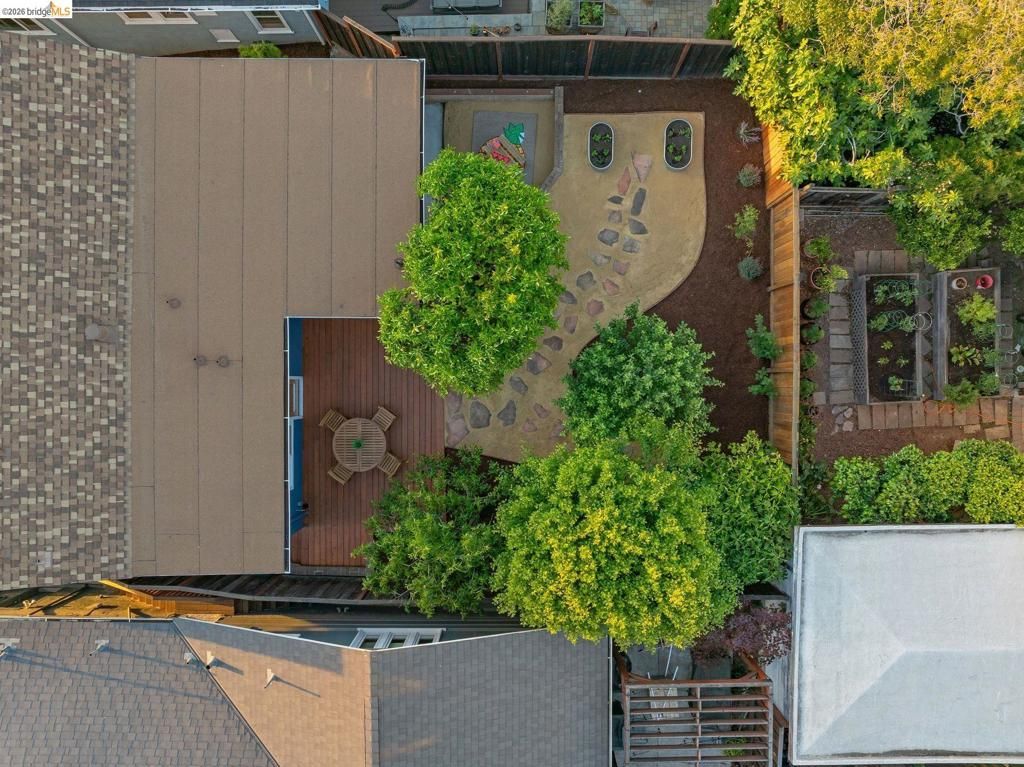 Image 76 of property listing at 4024 Elston Ave, Oakland, CA 94602