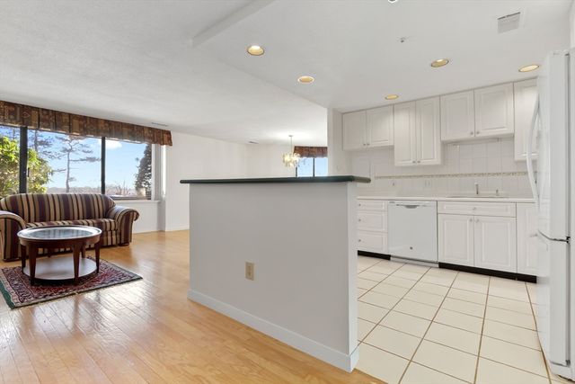 1008 Paradise Road 1M, Swampscott, MA 01907