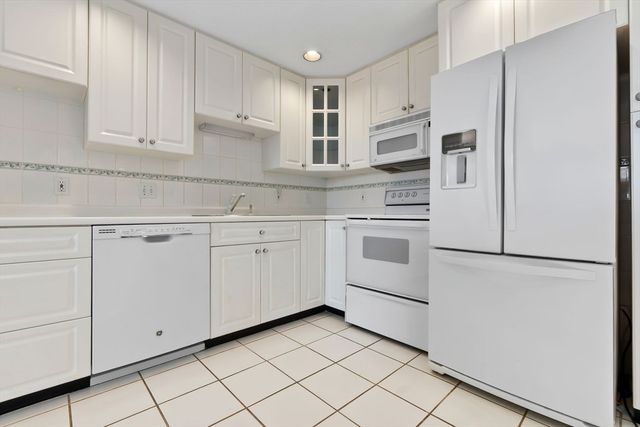 1008 Paradise Road 1M, Swampscott, MA 01907