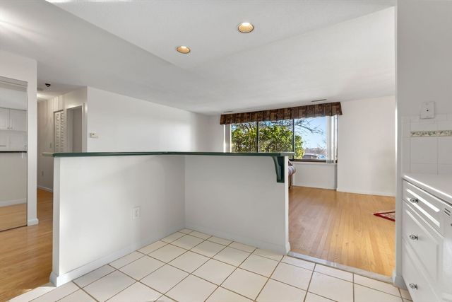 1008 Paradise Road 1M, Swampscott, MA 01907