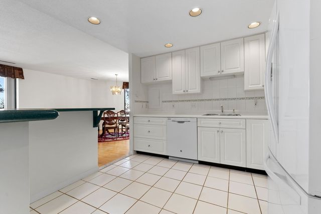 1008 Paradise Road 1M, Swampscott, MA 01907