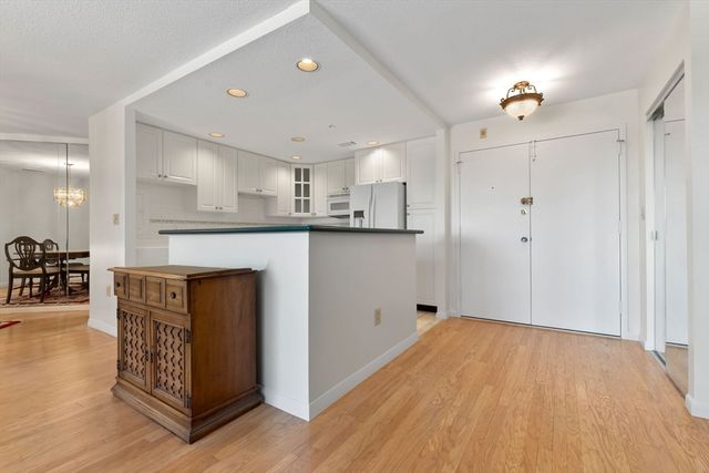 1008 Paradise Road 1M, Swampscott, MA 01907