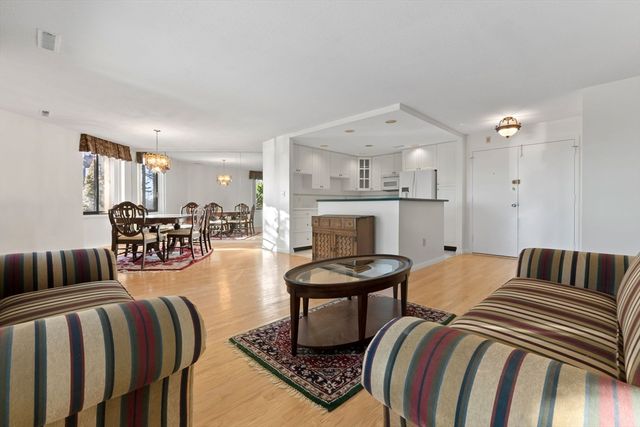 1008 Paradise Road 1M, Swampscott, MA 01907