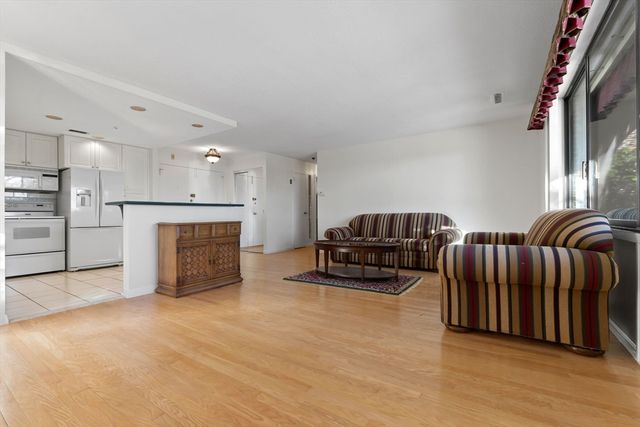 1008 Paradise Road 1M, Swampscott, MA 01907