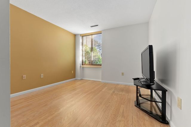 1008 Paradise Road 1M, Swampscott, MA 01907