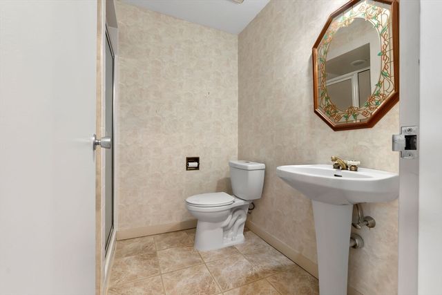 1008 Paradise Road 1M, Swampscott, MA 01907