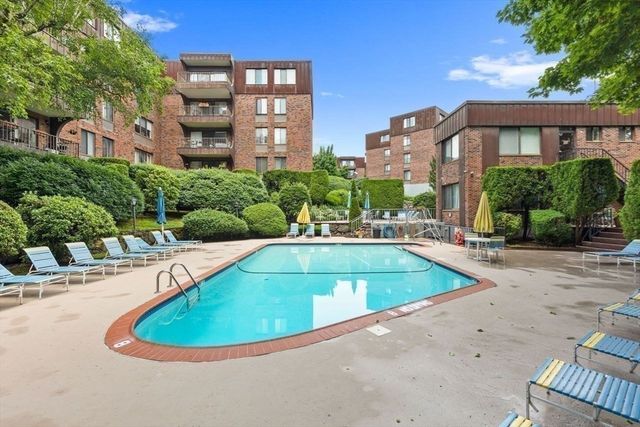 1008 Paradise Road 1M, Swampscott, MA 01907