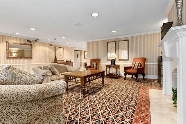 1008 Paradise Road 1M, Swampscott, MA 01907