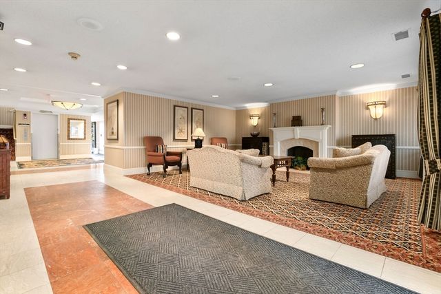 1008 Paradise Road 1M, Swampscott, MA 01907