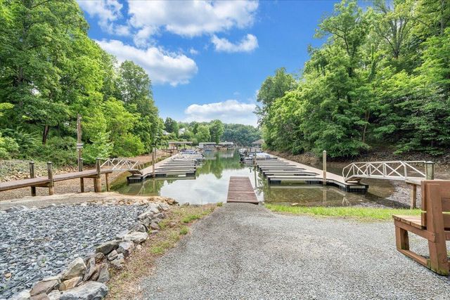 1495 Walnut Run DR, Hardy, VA 24101