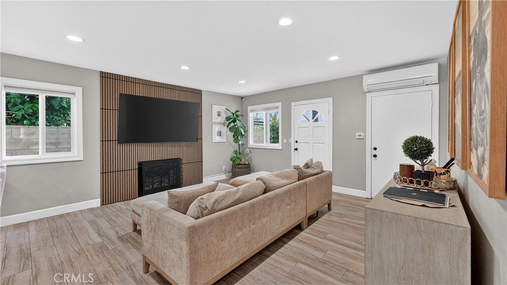 Image 7 of property listing at 1624 La Paloma, Placentia, CA 92870