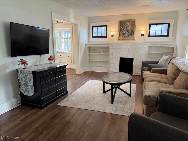 1333 Manchester Road, Akron, OH 44307