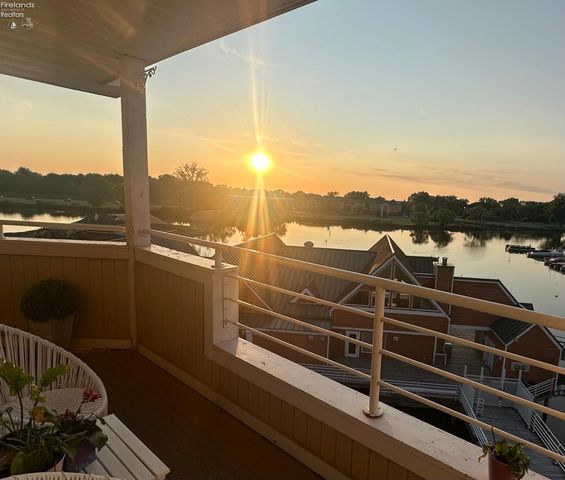 57 Marina Point, Sandusky, OH 44870