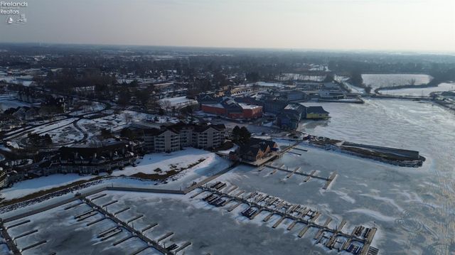 57 Marina Point, Sandusky, OH 44870