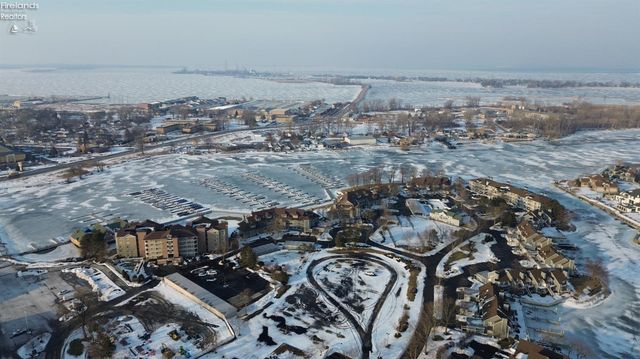 57 Marina Point, Sandusky, OH 44870