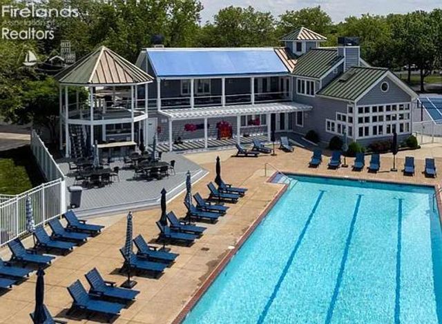 57 Marina Point, Sandusky, OH 44870