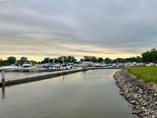 57 Marina Point, Sandusky, OH 44870