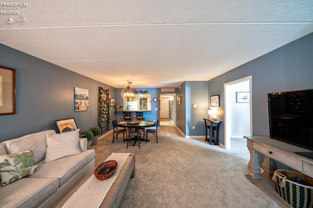 57 Marina Point, Sandusky, OH 44870