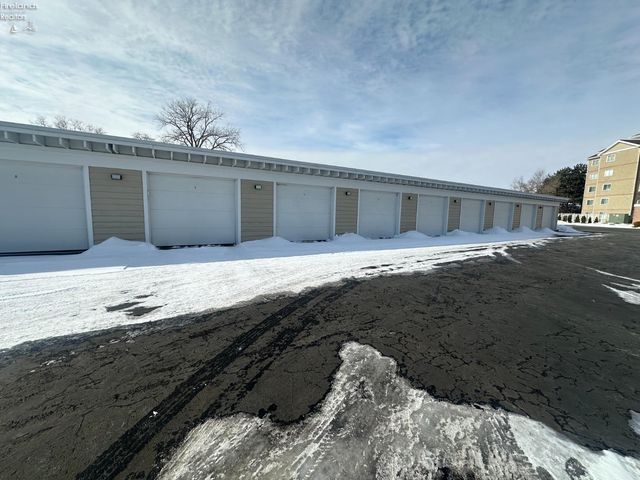 57 Marina Point, Sandusky, OH 44870