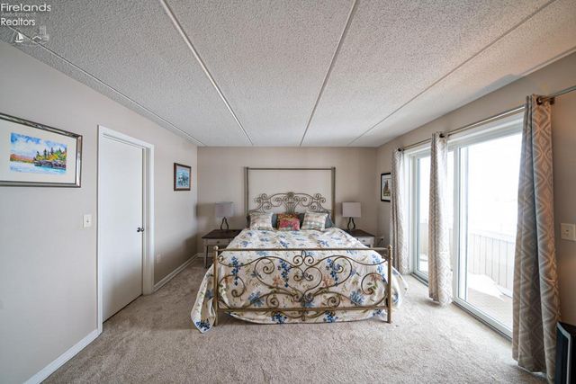 57 Marina Point, Sandusky, OH 44870