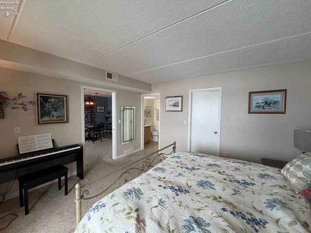 57 Marina Point, Sandusky, OH 44870