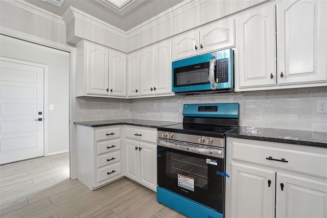 652 NW Waterford Dr, Lawton, OK 73505