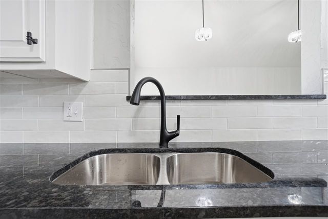 652 NW Waterford Dr, Lawton, OK 73505