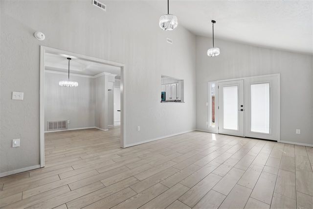 652 NW Waterford Dr, Lawton, OK 73505