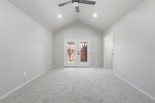 652 NW Waterford Dr, Lawton, OK 73505