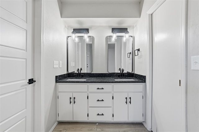 652 NW Waterford Dr, Lawton, OK 73505